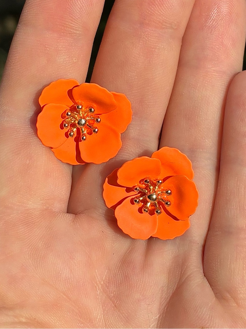 🎃 Bold Fluorescent Orange Floral Stud Earrings with Gold Accents -